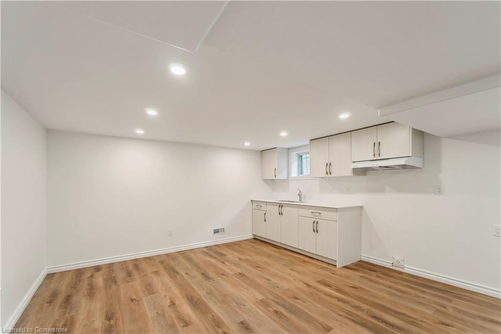 387 Weir Street N Property Photo 25