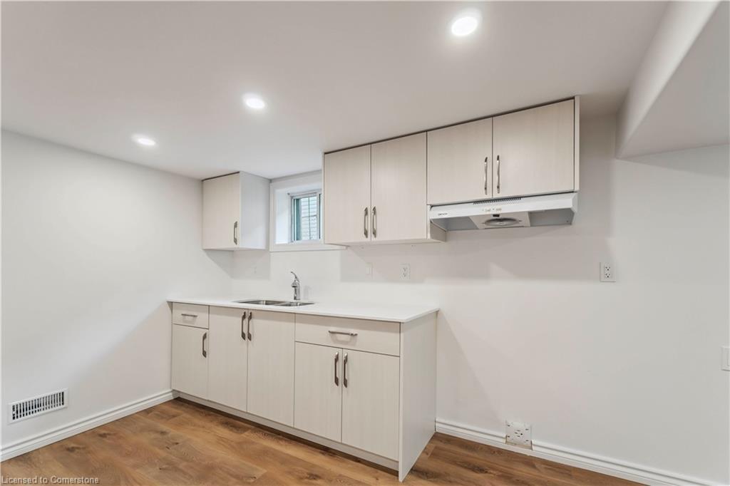 387 Weir Street N Property Photo 26