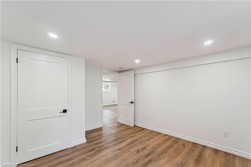 387 Weir Street N Property Photo 27