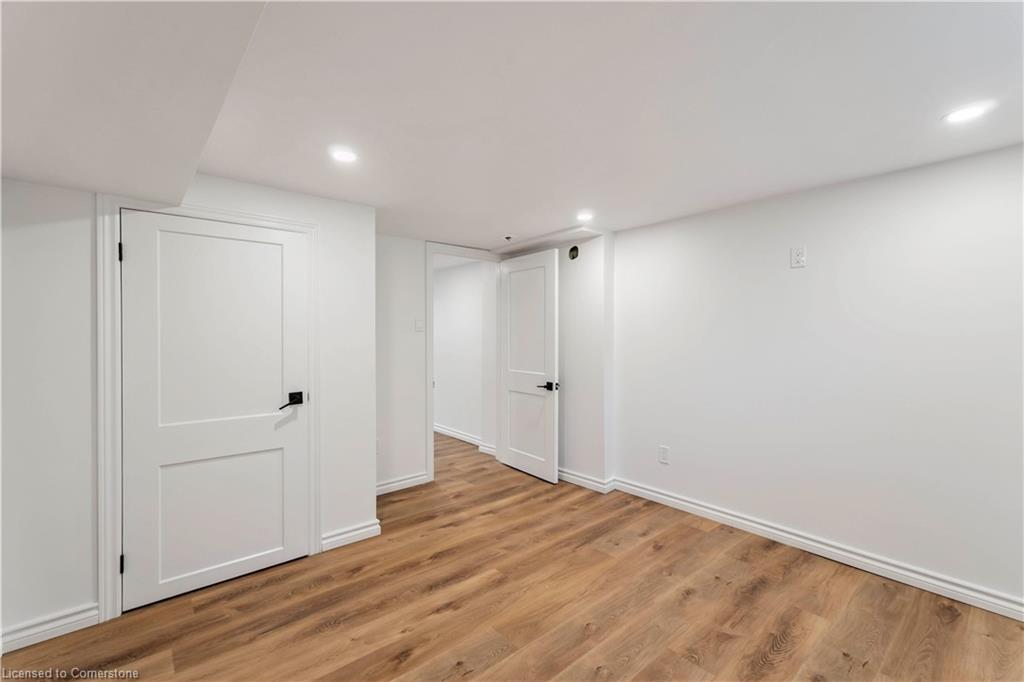 387 Weir Street N Property Photo 28