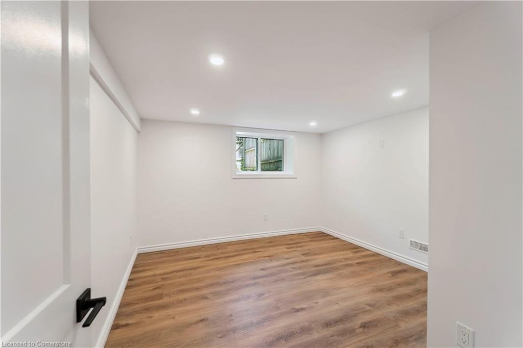 387 Weir Street N Property Photo 29