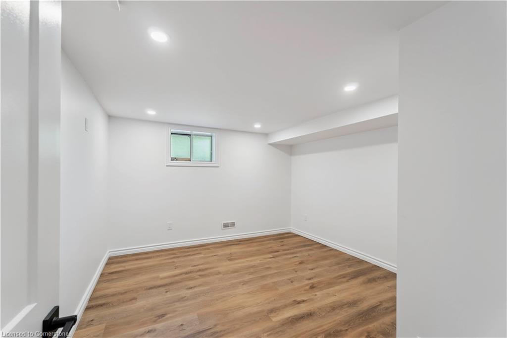 387 Weir Street N Property Photo 30