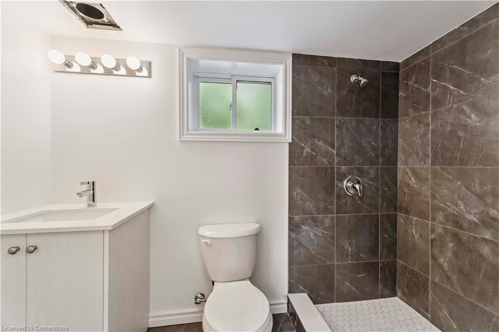 387 Weir Street N Property Photo 32