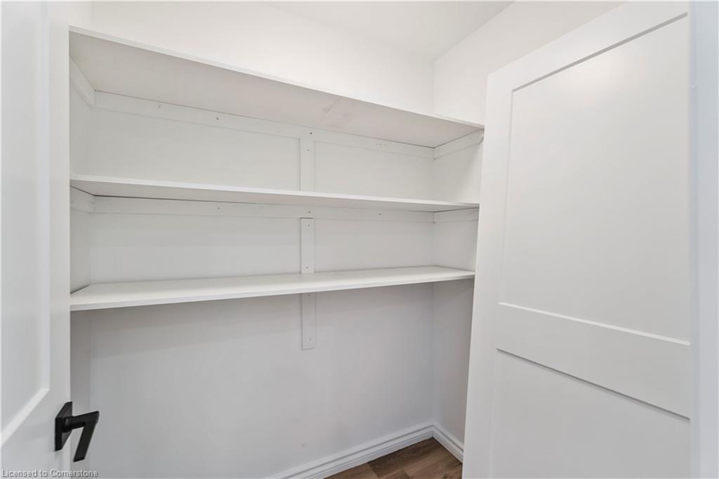 387 Weir Street N Property Photo 33