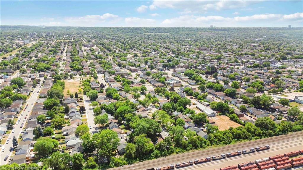 387 Weir Street N Property Photo 43