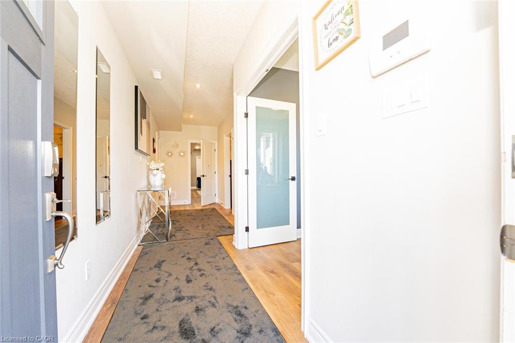 11-2848 King Street Property Photo 6