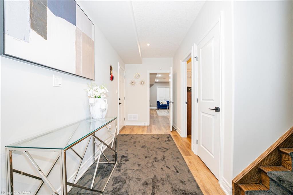 11-2848 King Street Property Photo 9