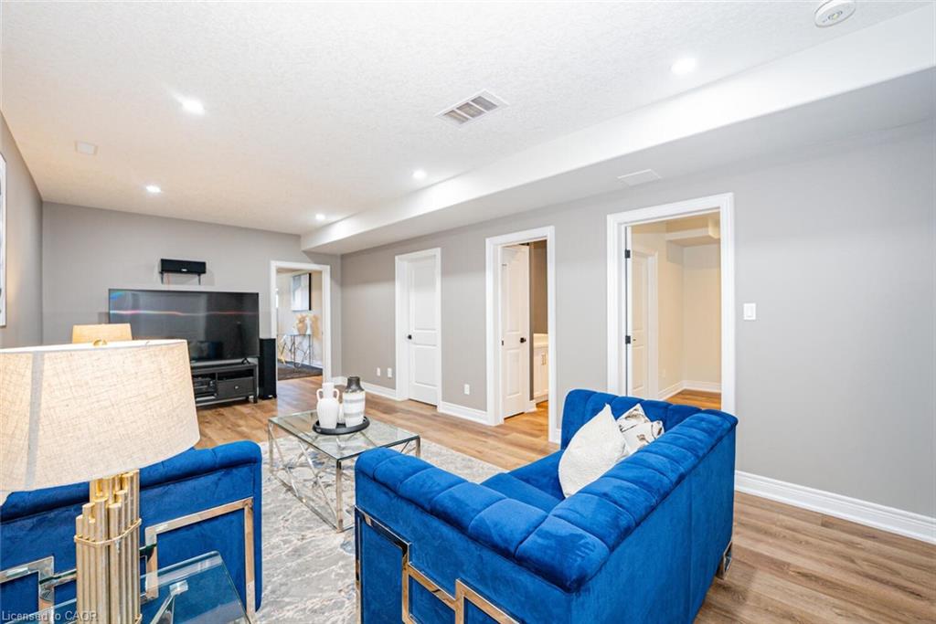 11-2848 King Street Property Photo 13