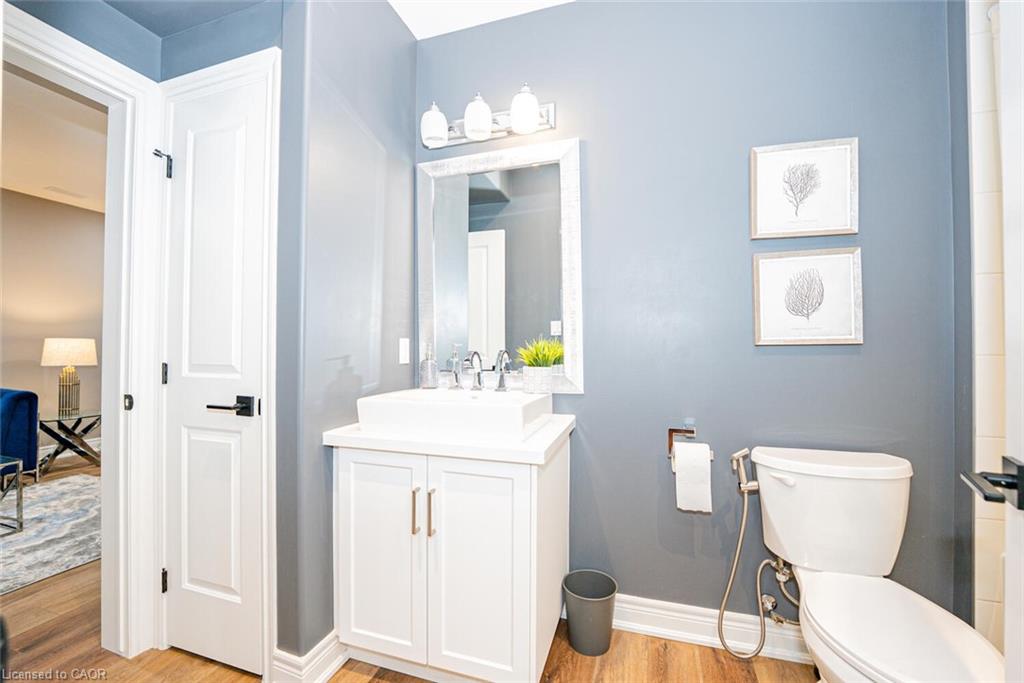 11-2848 King Street Property Photo 17