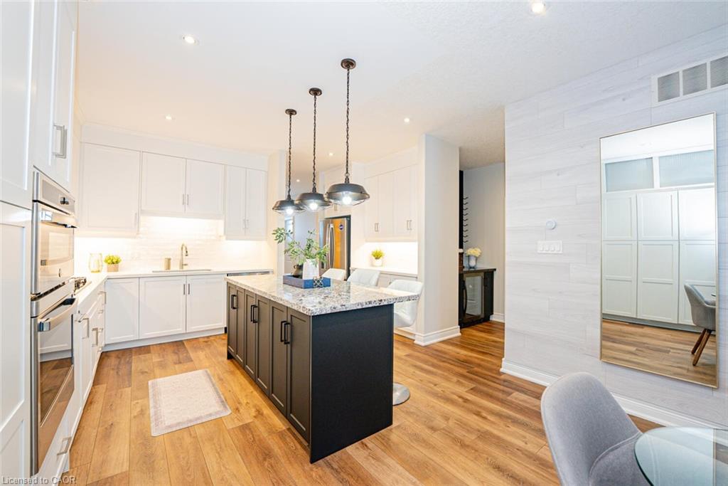 11-2848 King Street Property Photo 23