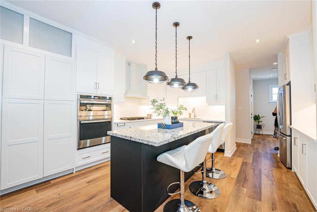 11-2848 King Street Property Photo 24