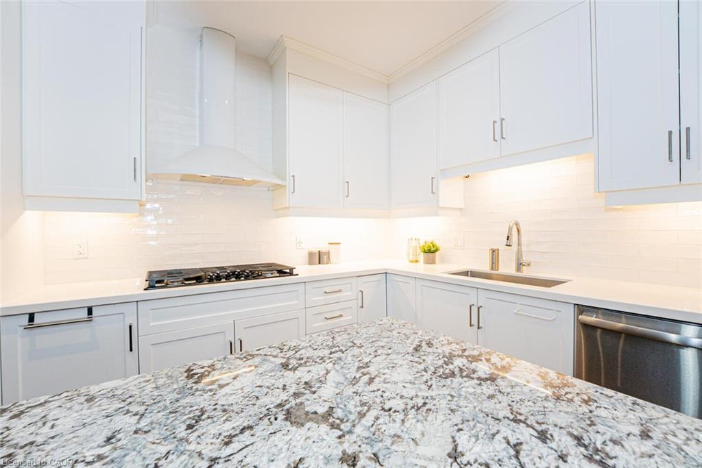 11-2848 King Street Property Photo 25