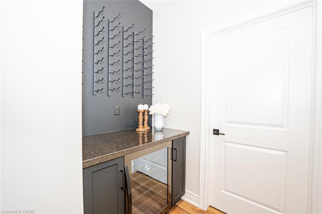 11-2848 King Street Property Photo 26