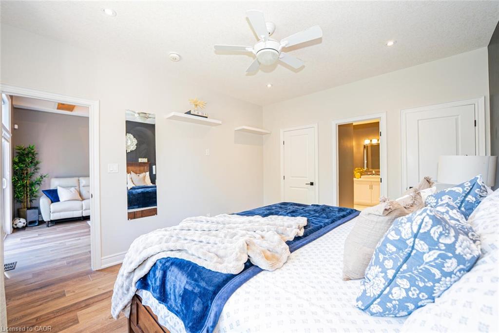 11-2848 King Street Property Photo 35