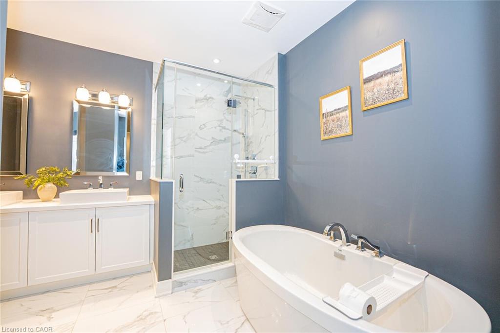 11-2848 King Street Property Photo 37