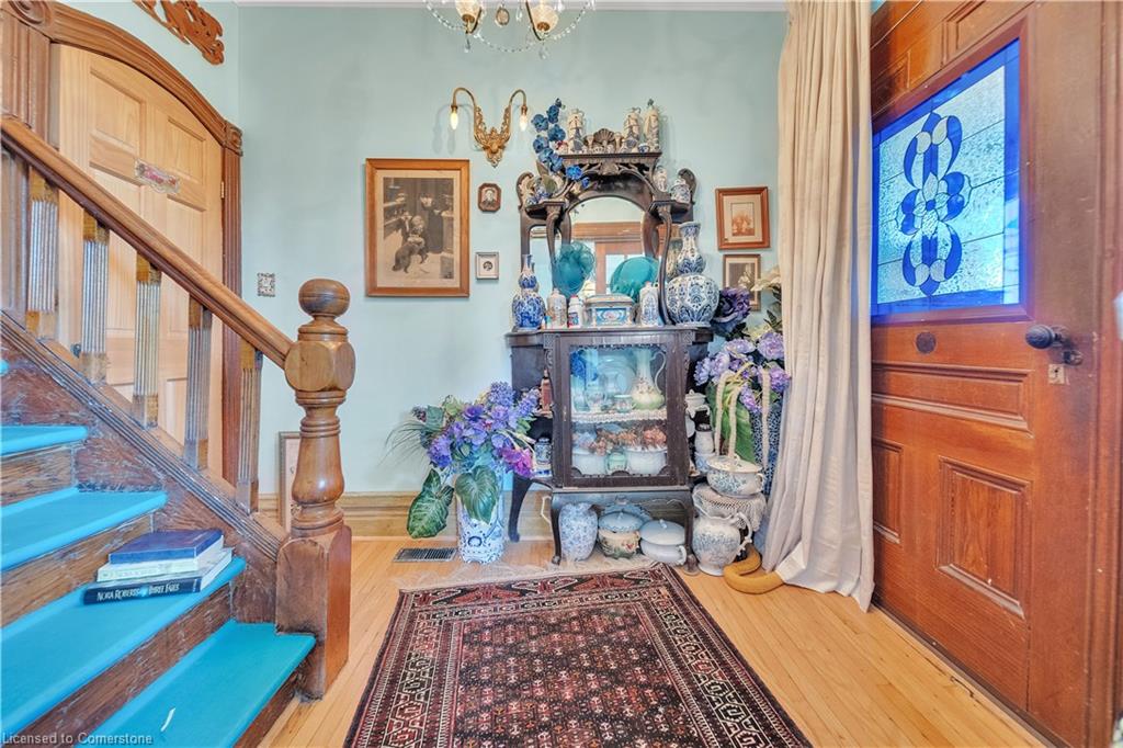 402 Lambton Street E Property Photo 9