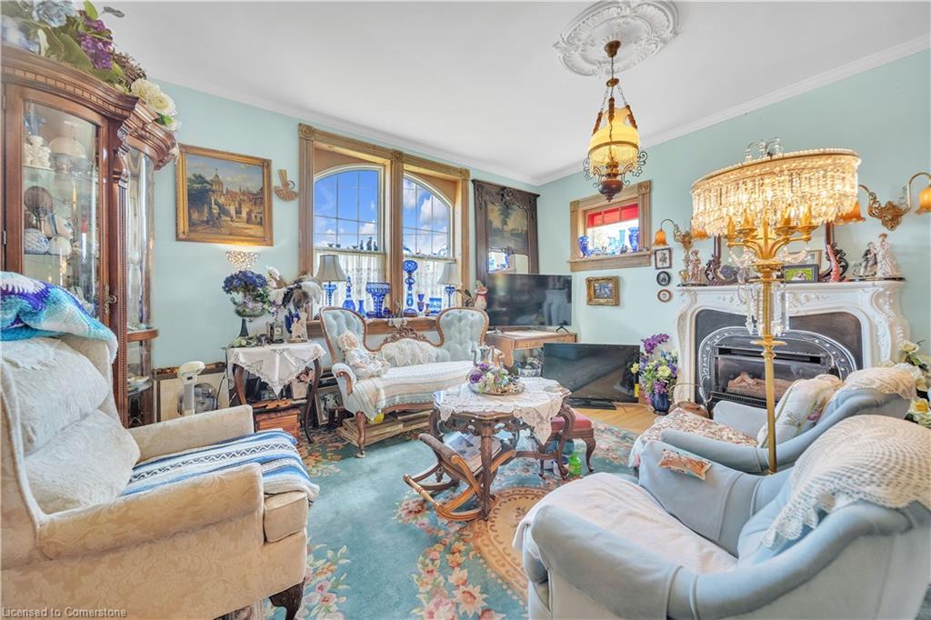 402 Lambton Street E Property Photo 11