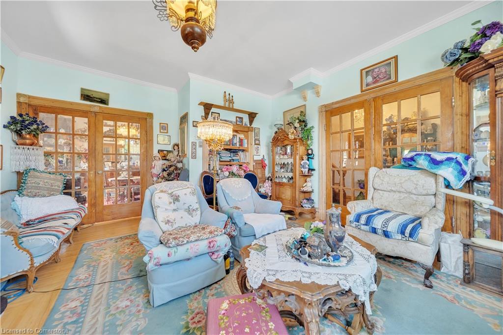 402 Lambton Street E Property Photo 12