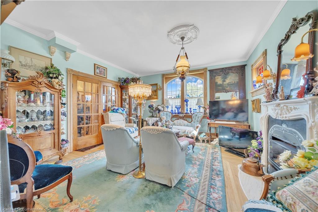 402 Lambton Street E Property Photo 13