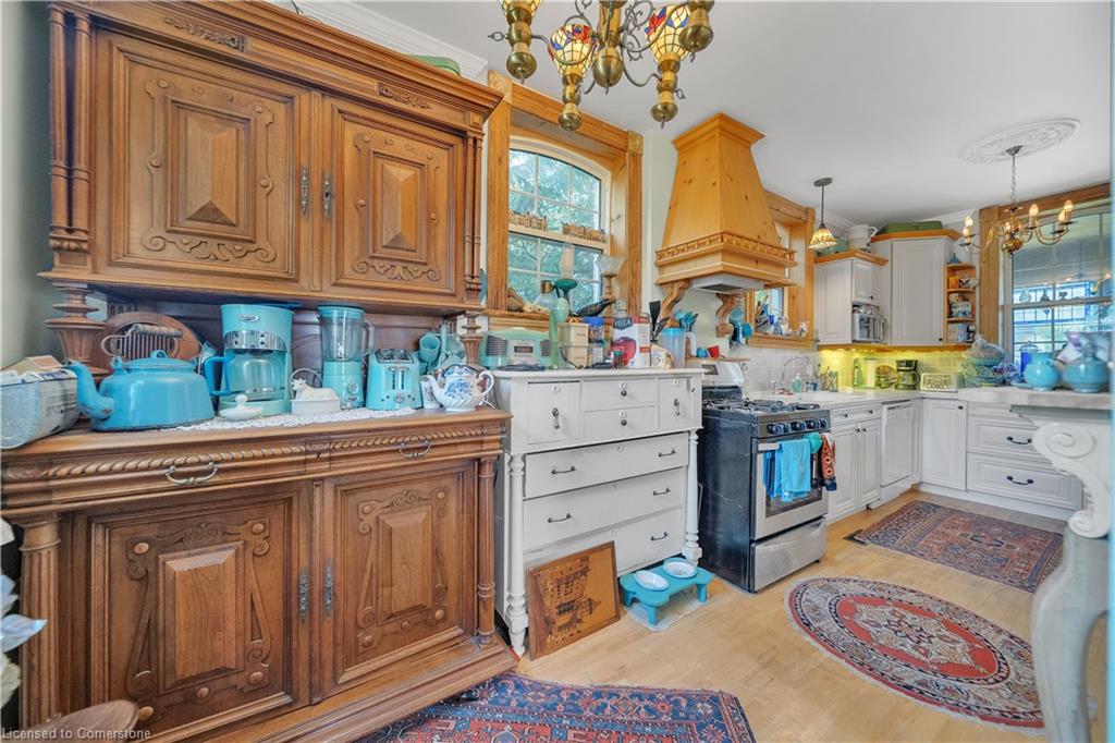 402 Lambton Street E Property Photo 16