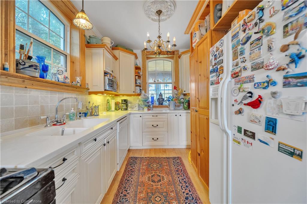 402 Lambton Street E Property Photo 19