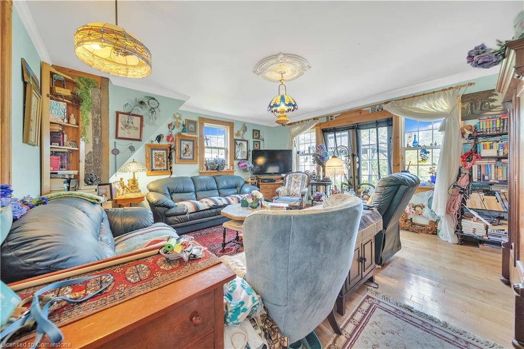 402 Lambton Street E Property Photo 20