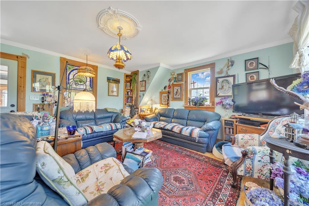 402 Lambton Street E Property Photo 21