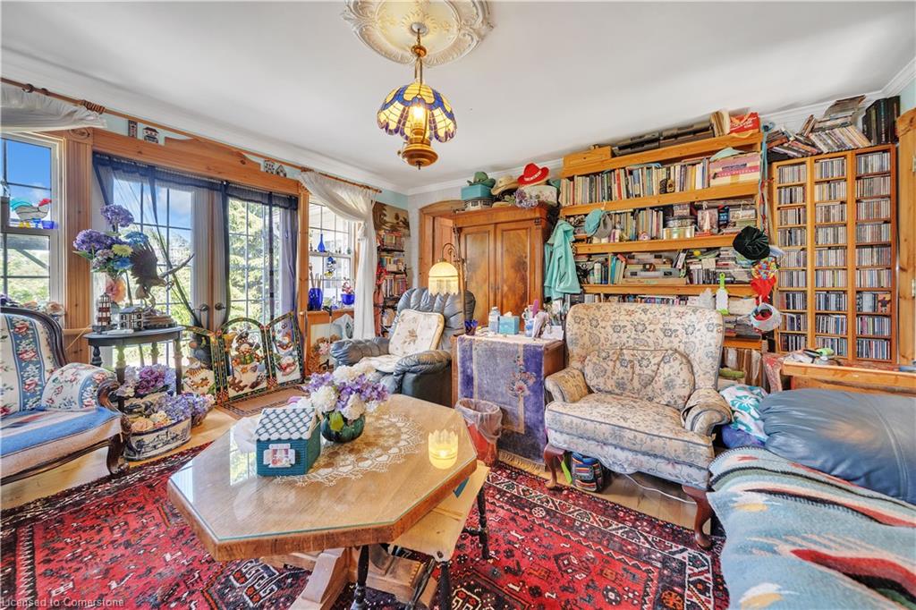 402 Lambton Street E Property Photo 23