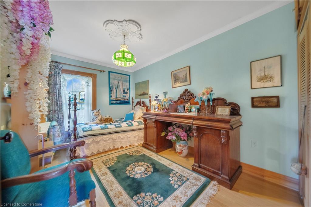 402 Lambton Street E Property Photo 30