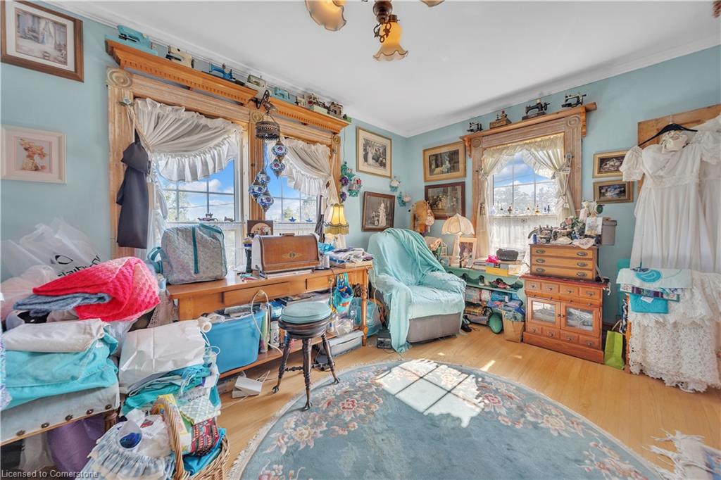 402 Lambton Street E Property Photo 32