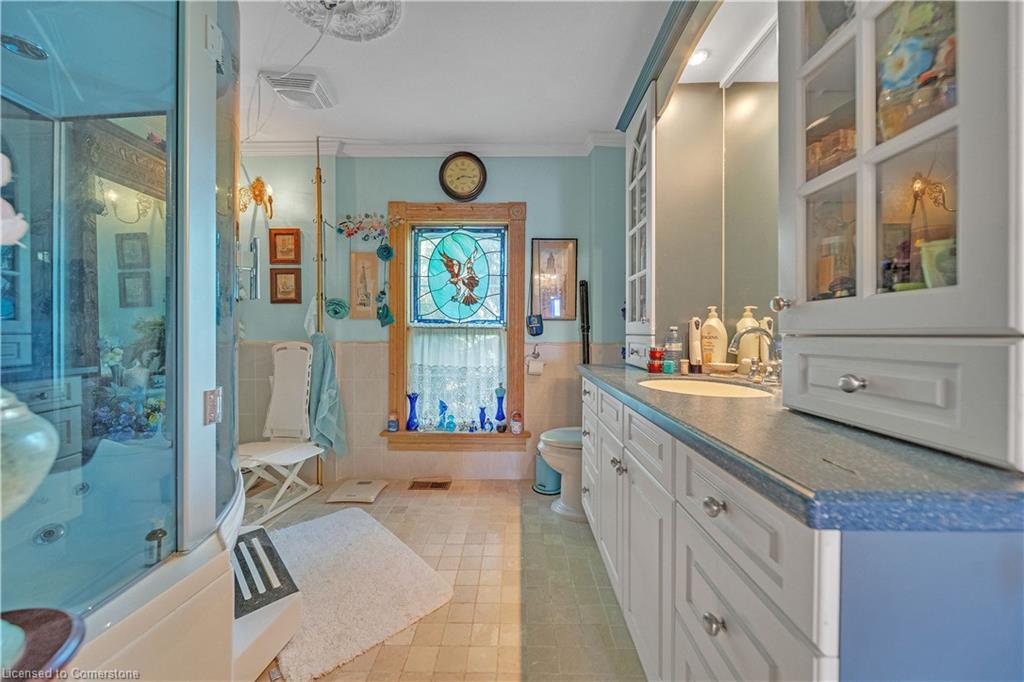 402 Lambton Street E Property Photo 33