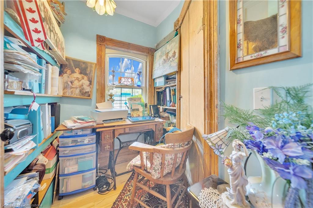 402 Lambton Street E Property Photo 35