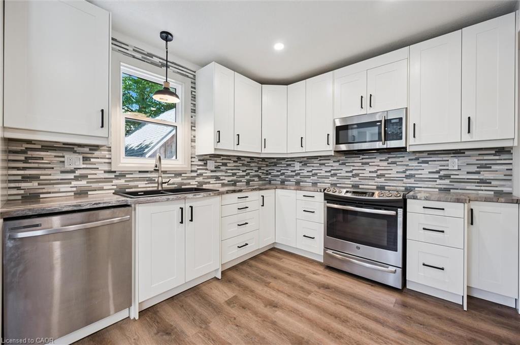 196 Kent Avenue Property Photo 16