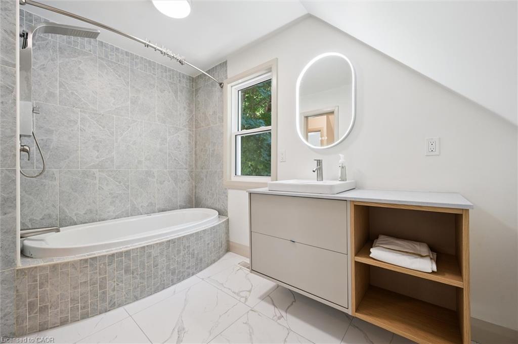 196 Kent Avenue Property Photo 22
