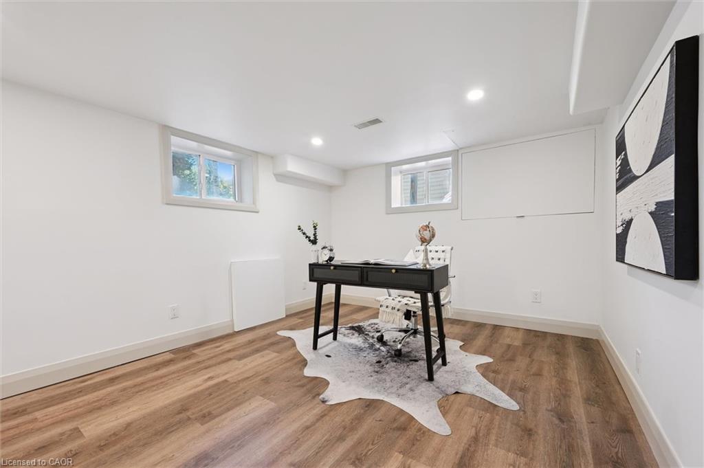 196 Kent Avenue Property Photo 29