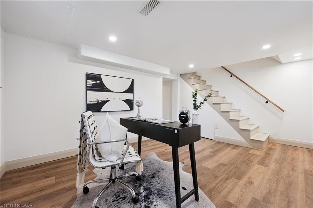 196 Kent Avenue Property Photo 30