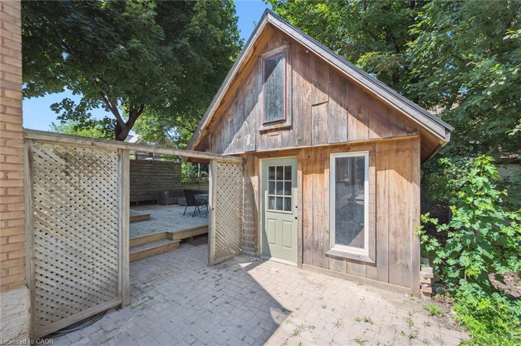 196 Kent Avenue Property Photo 34