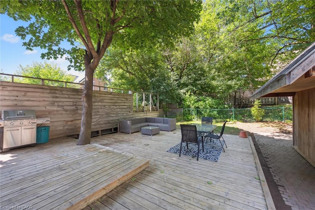 196 Kent Avenue Property Photo 35