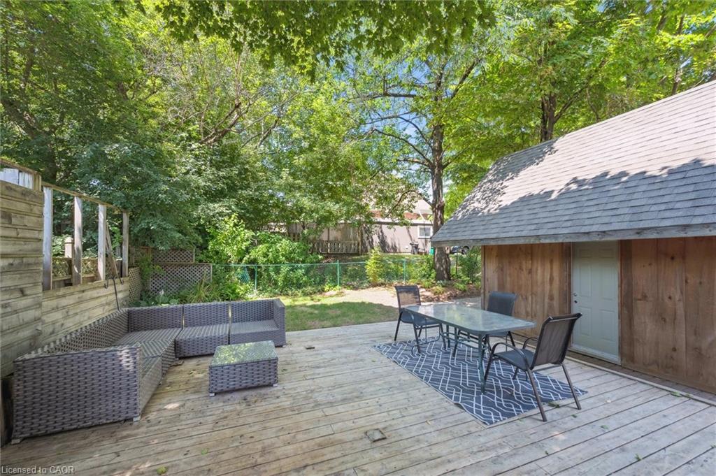 196 Kent Avenue Property Photo 36