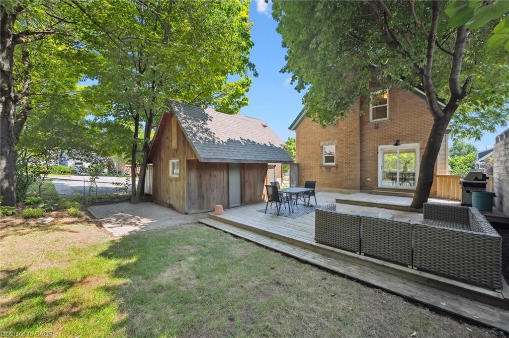 196 Kent Avenue Property Photo 37
