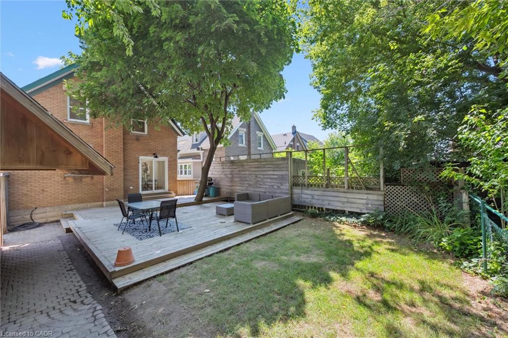 196 Kent Avenue Property Photo 38