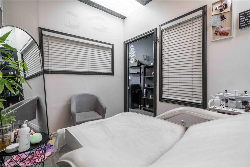 5-720 Upper James Street Property Photo 17