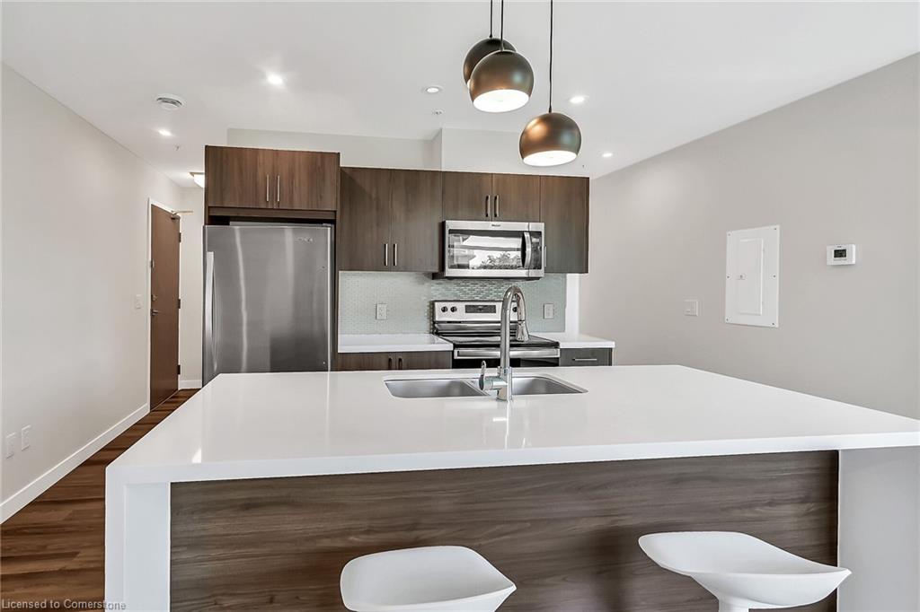 307-455 Charlton Avenue E Property Photo 12