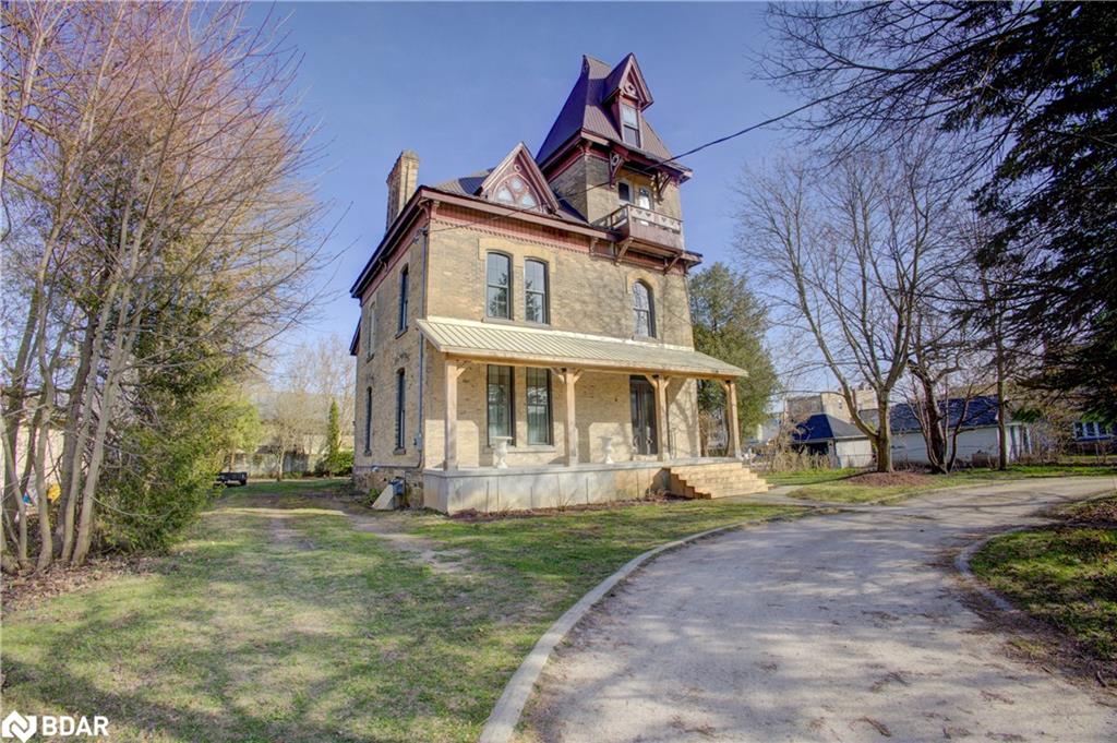 150 Wellington Street E Property Photo 3