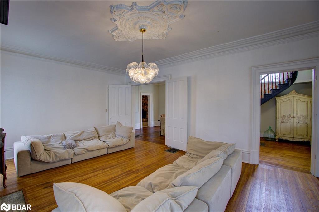 150 Wellington Street E Property Photo 13