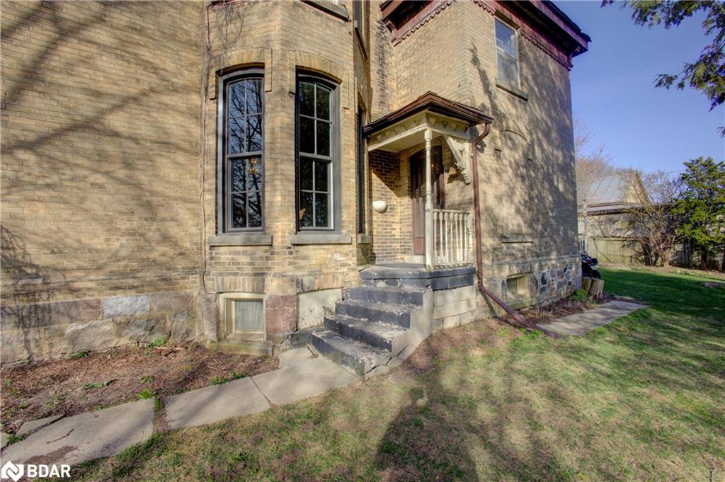 150 Wellington Street E Property Photo 36