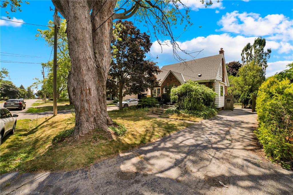 978 North Shore Boulevard W Property Photo 3