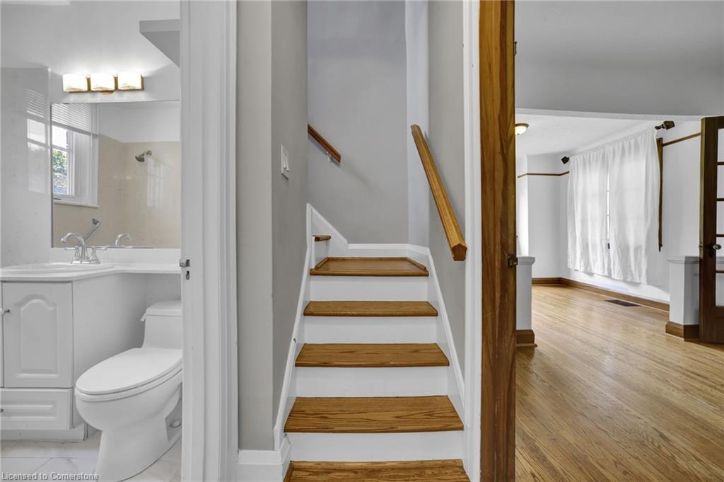 978 North Shore Boulevard W Property Photo 17