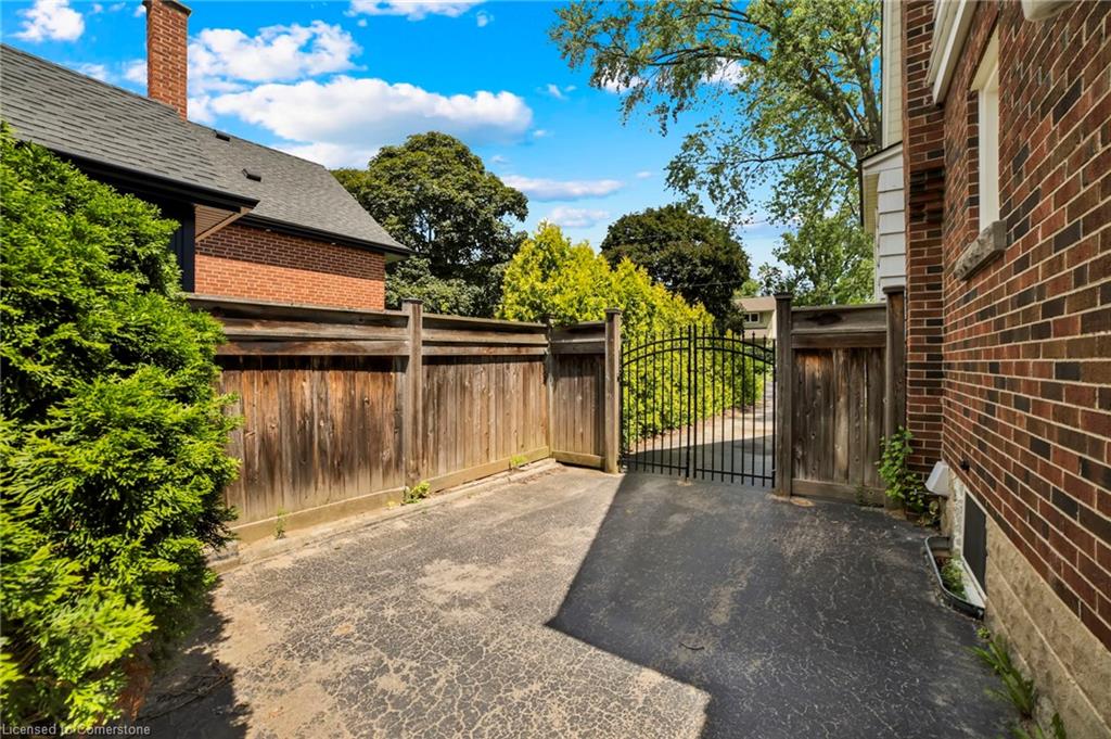 978 North Shore Boulevard W Property Photo 34