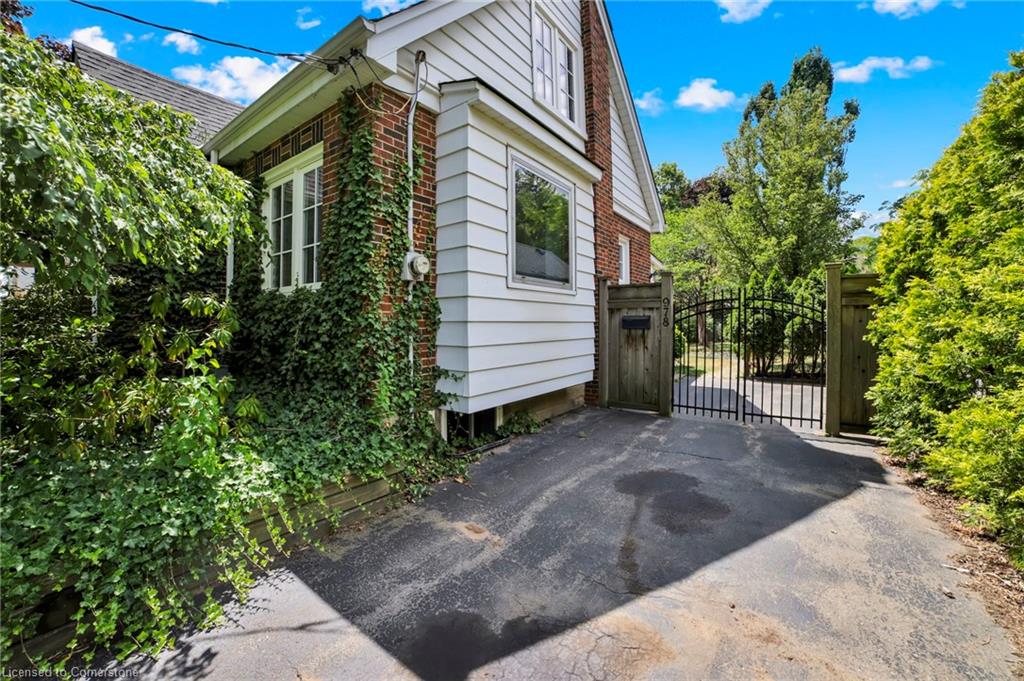 978 North Shore Boulevard W Property Photo 36